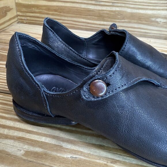 Cydwoq Women’s 36.5 Flats Black Leather Square/Pointed Toe Button Detail Shoes - Picture 2 of 9